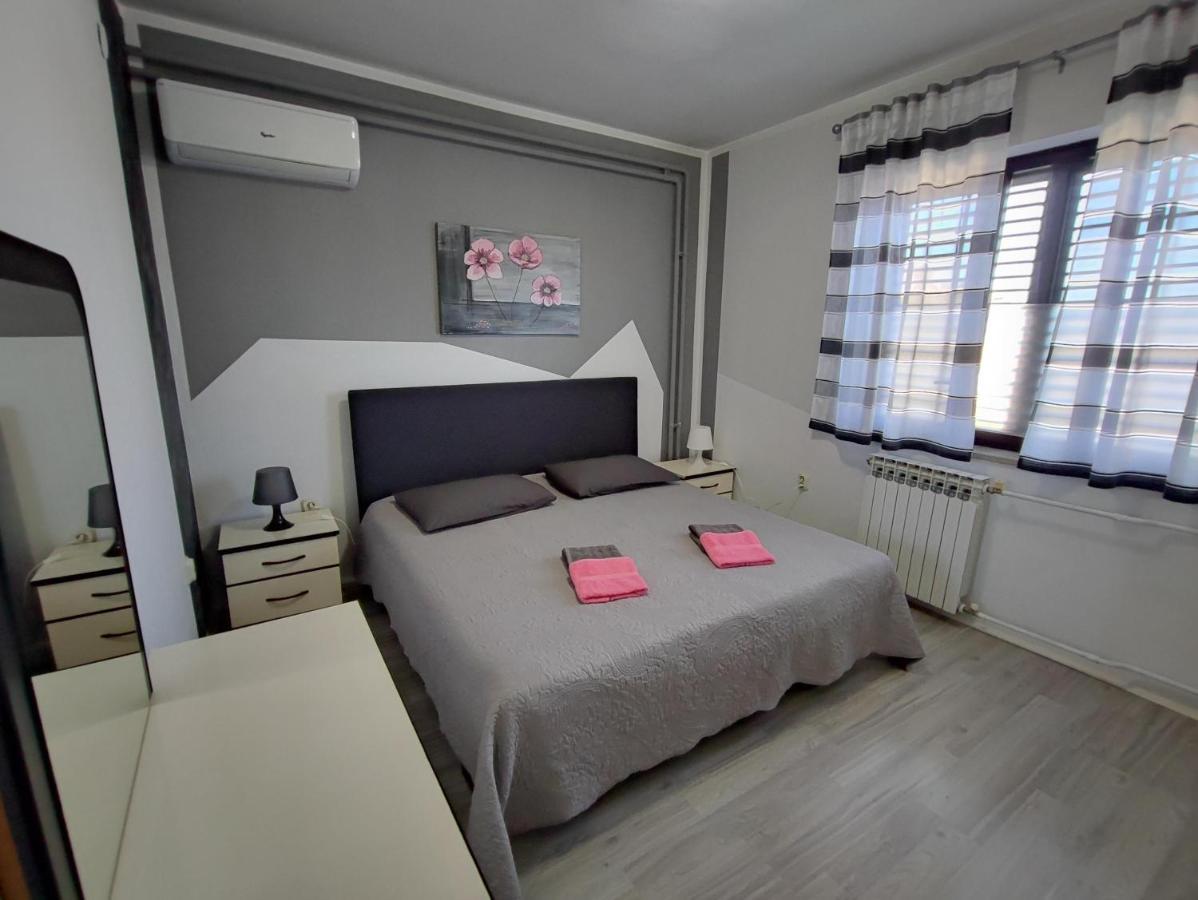 Apartment Ari โรวีน ภายนอก รูปภาพ