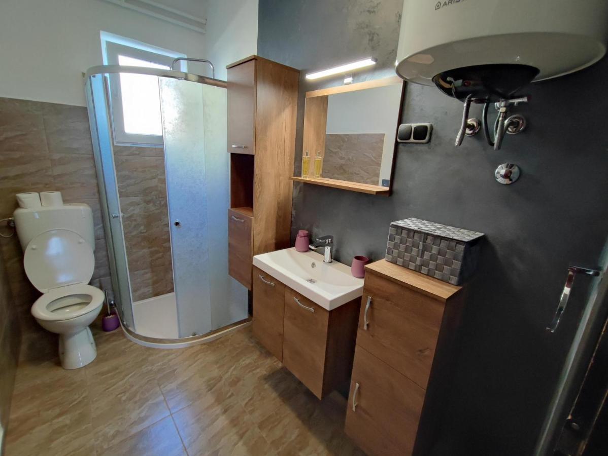 Apartment Ari โรวีน ภายนอก รูปภาพ