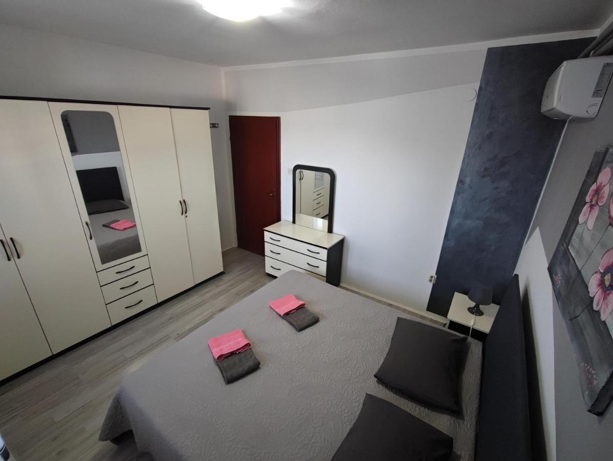 Apartment Ari โรวีน ภายนอก รูปภาพ