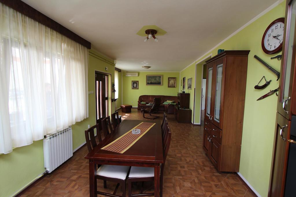 Apartment Ari โรวีน ห้อง รูปภาพ