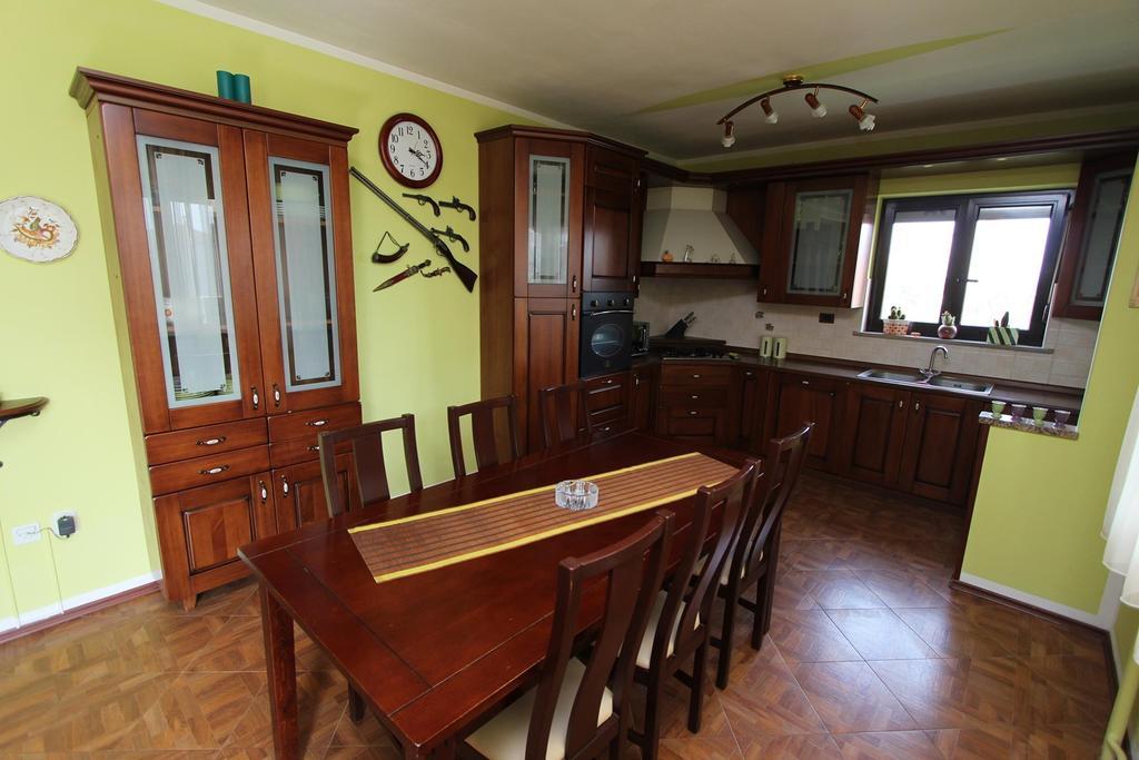 Apartment Ari โรวีน ภายนอก รูปภาพ